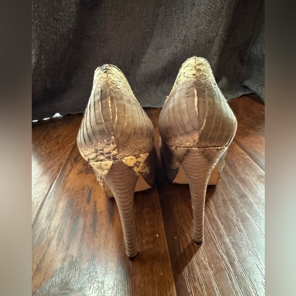Snakeskin Pumps - House of Harlow - Picture 4 of 4